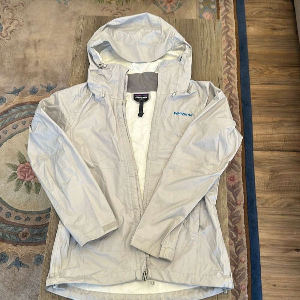 Women’s Small Patagonia Rain Jacket / Wind Breaker